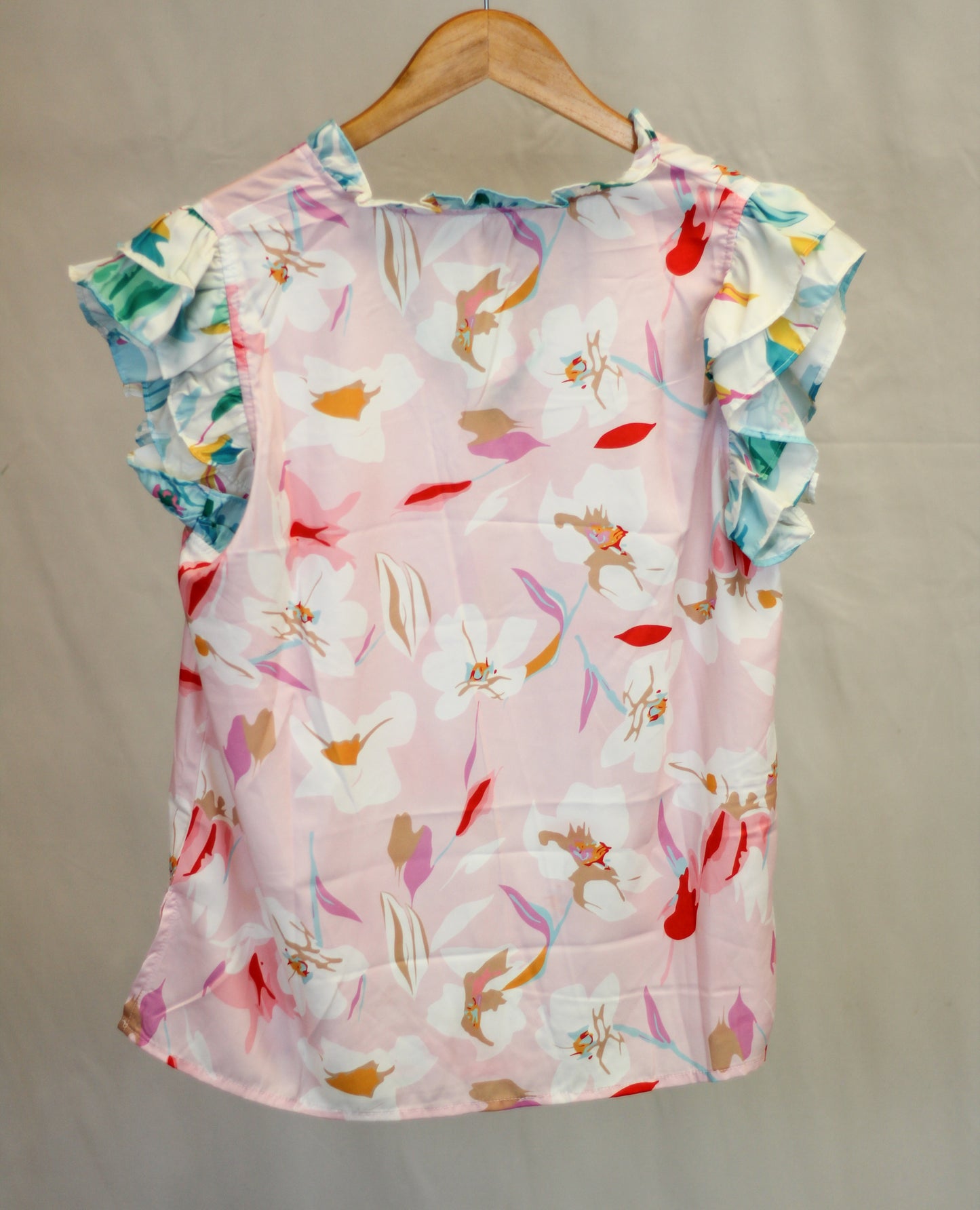 Multicolor Contrast Floral Flutter Sleeve Blouse