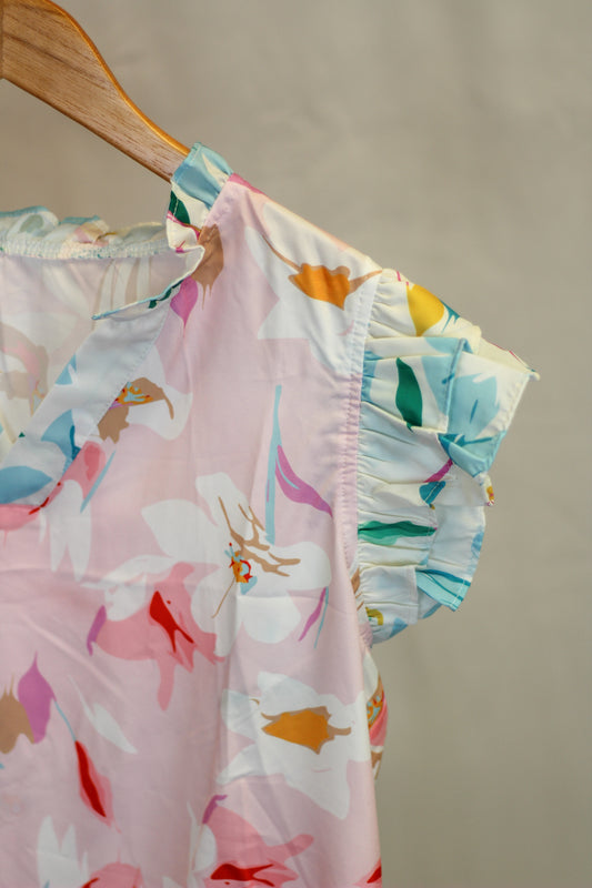 Multicolor Contrast Floral Flutter Sleeve Blouse