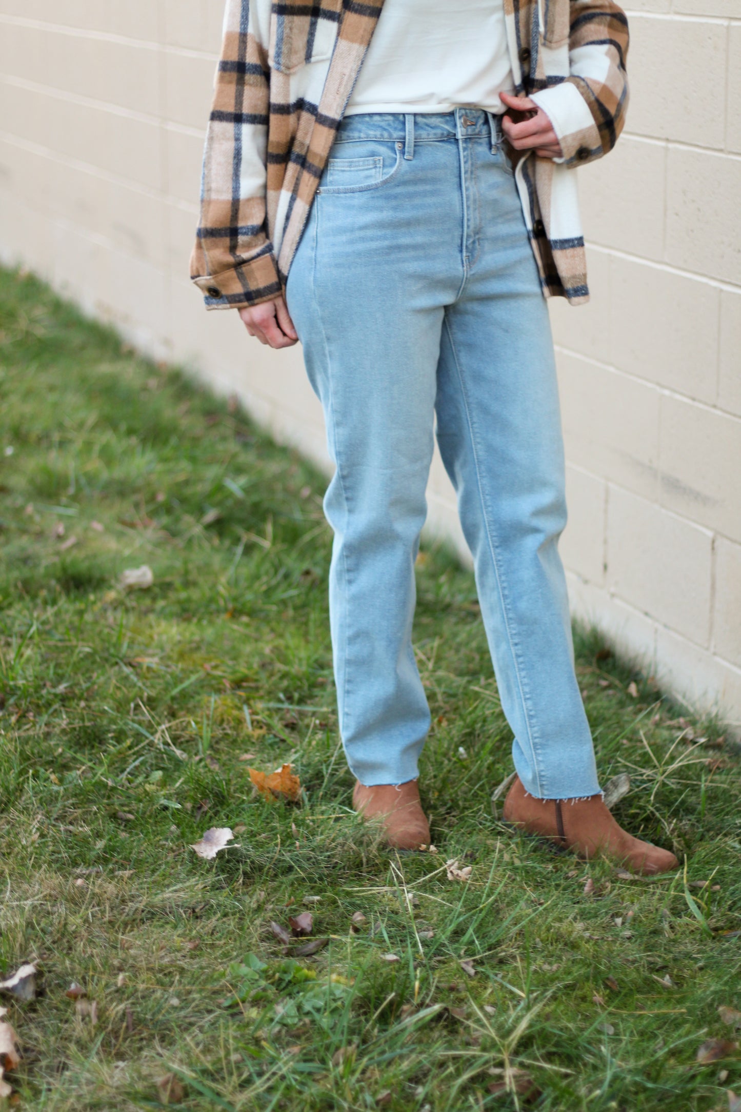 "La Brea: Straight Leg Jeans- Light Wash